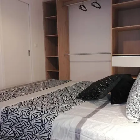 Porte De Stanislas Apartman *